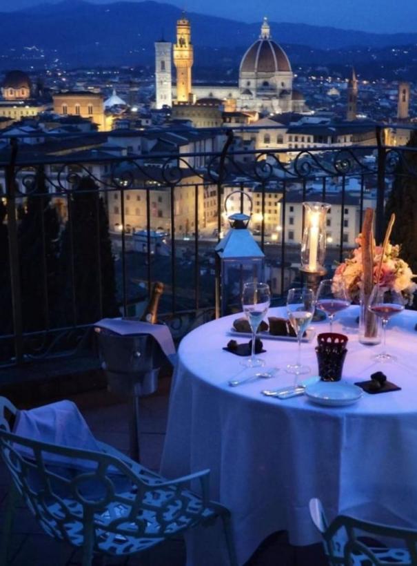 LA MEJOR TERRAZA PANORÁMICA DE FLORENCIA - CENA ROMÁNTICA PRIVADA EN LA TERRAZA DEL HOTEL CARDINAL DE FLORENCIA - TERRAZA DEL BAR EN LA AZOTEA - FLORENCIA-TOSCANA - ITALIA