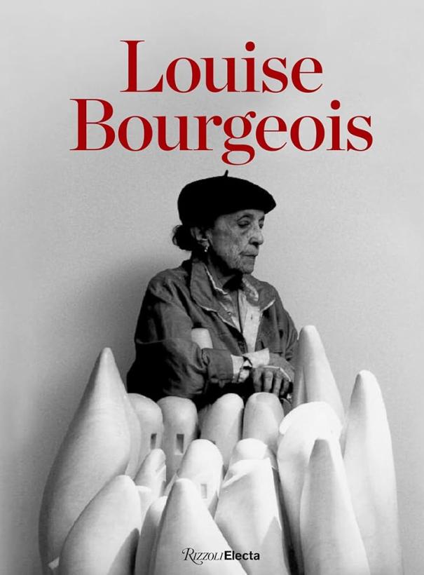 Louise Bourgeois con le sue sculture. Pubblicazione Rizzoli Electa.