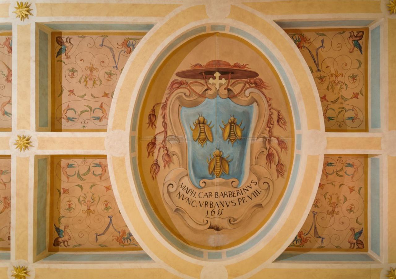 Barberini coat of arms with bees in a decorative fresco from 1651.